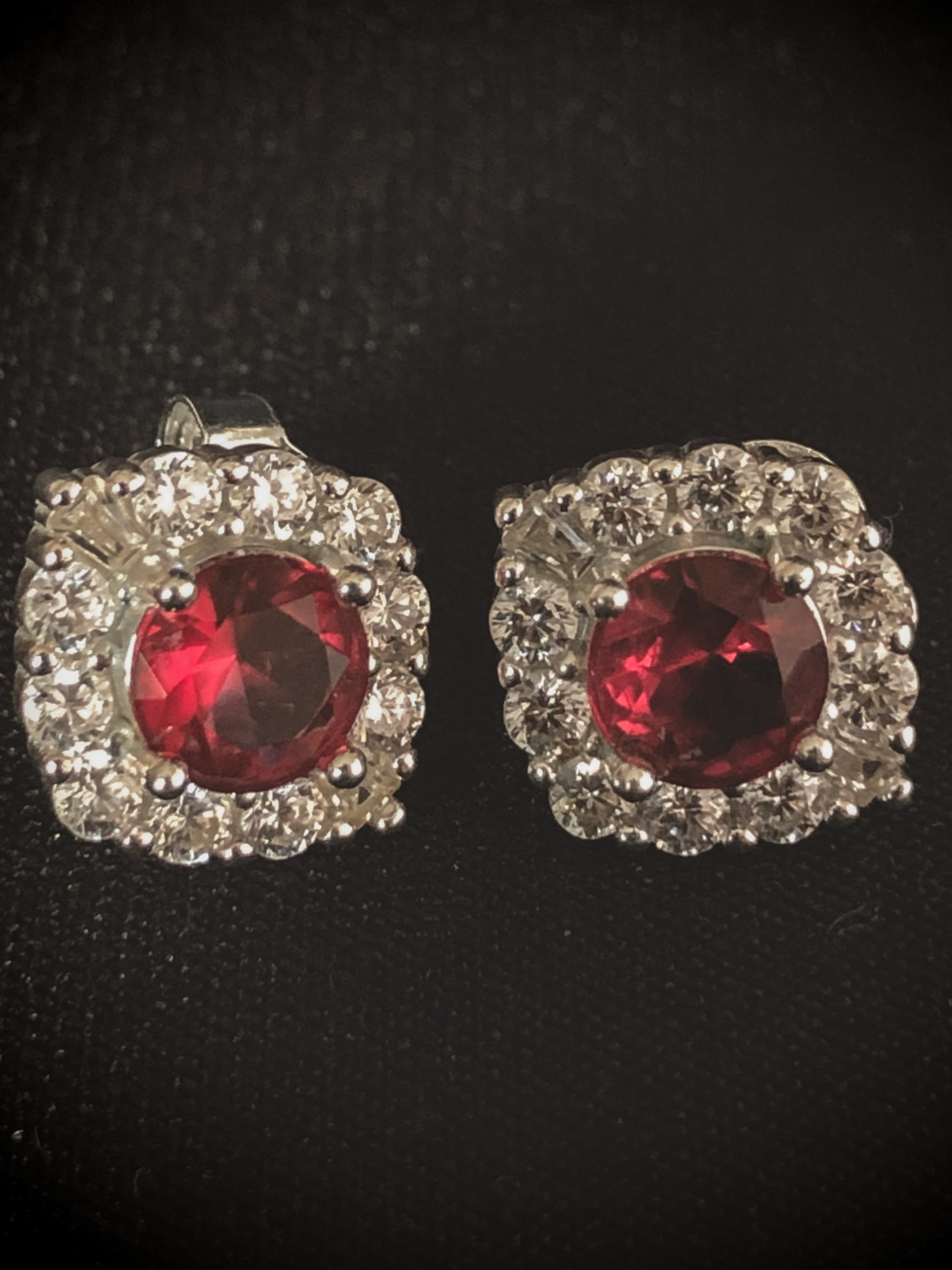 TOPOS OJOS SWAROVSKI FUCSIA
