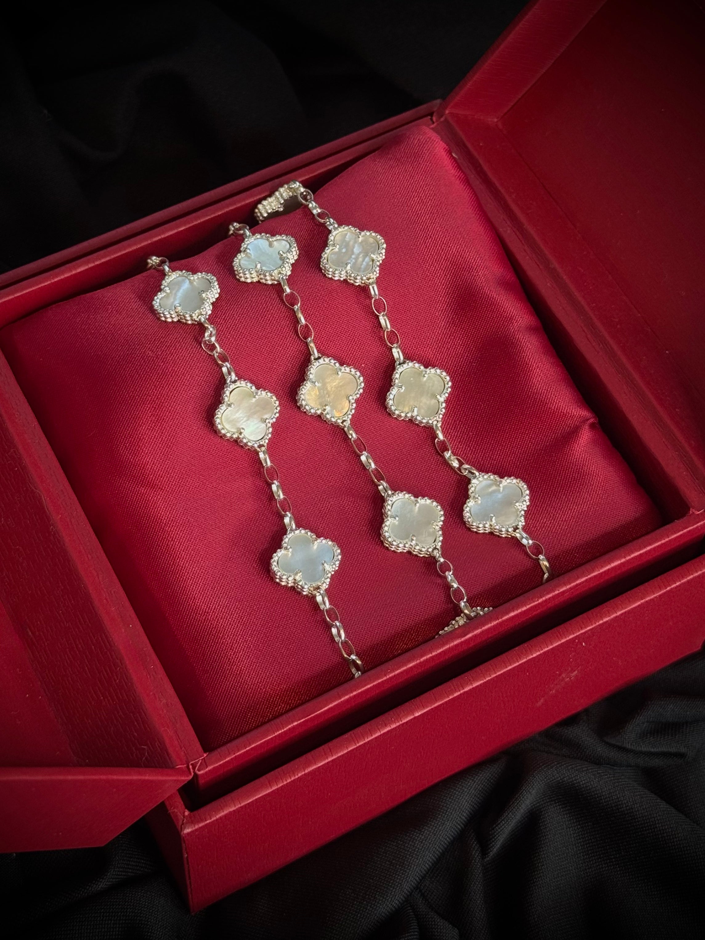 PULSO Trebol blanco 8.2gr / 19cm / PLATA Esp. Esp.