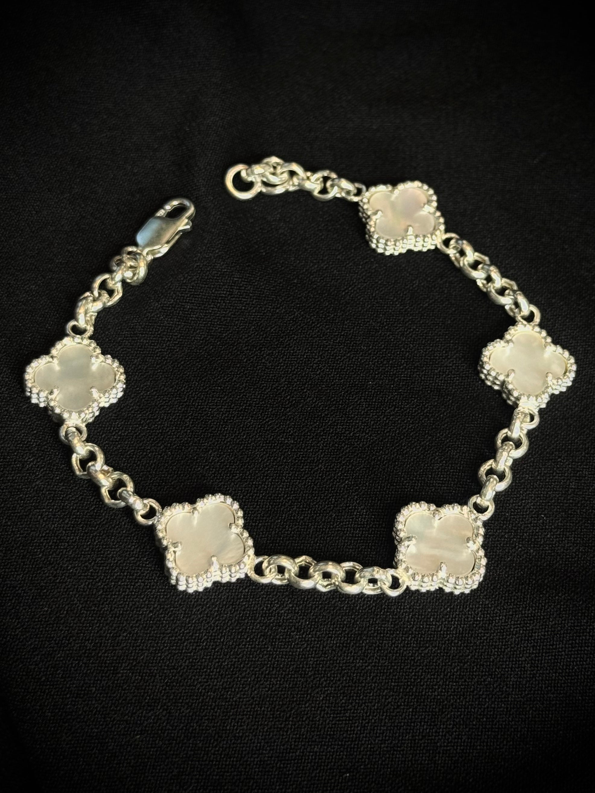 PULSO Trebol blanco 9.67gr / 16cm / PLATA Esp. Esp.