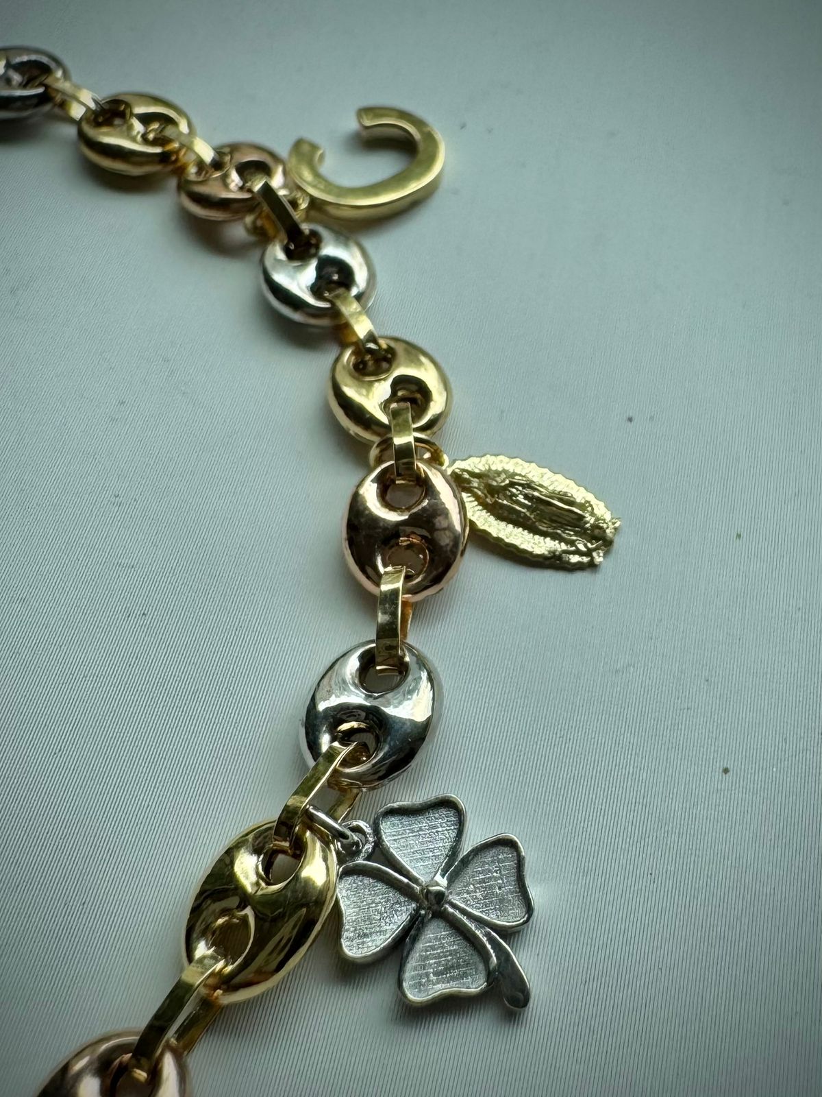 TOBILLERA 8 AMULETOS 0,22 CTS DIAMANTES / ORO AMARILLO 13GR