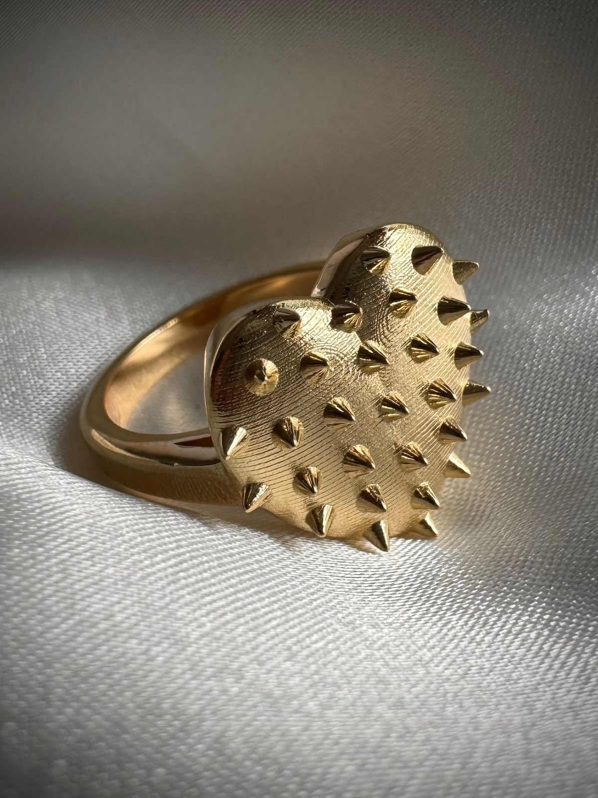 ANILLO NEEDLEHEART / ORO AMARILLO 7GR