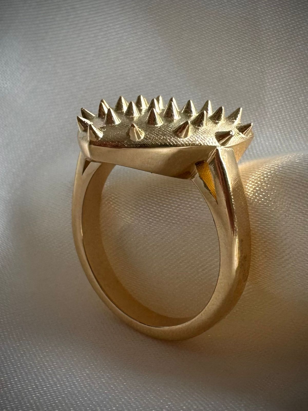ANILLO NEEDLEHEART / ORO AMARILLO 7GR