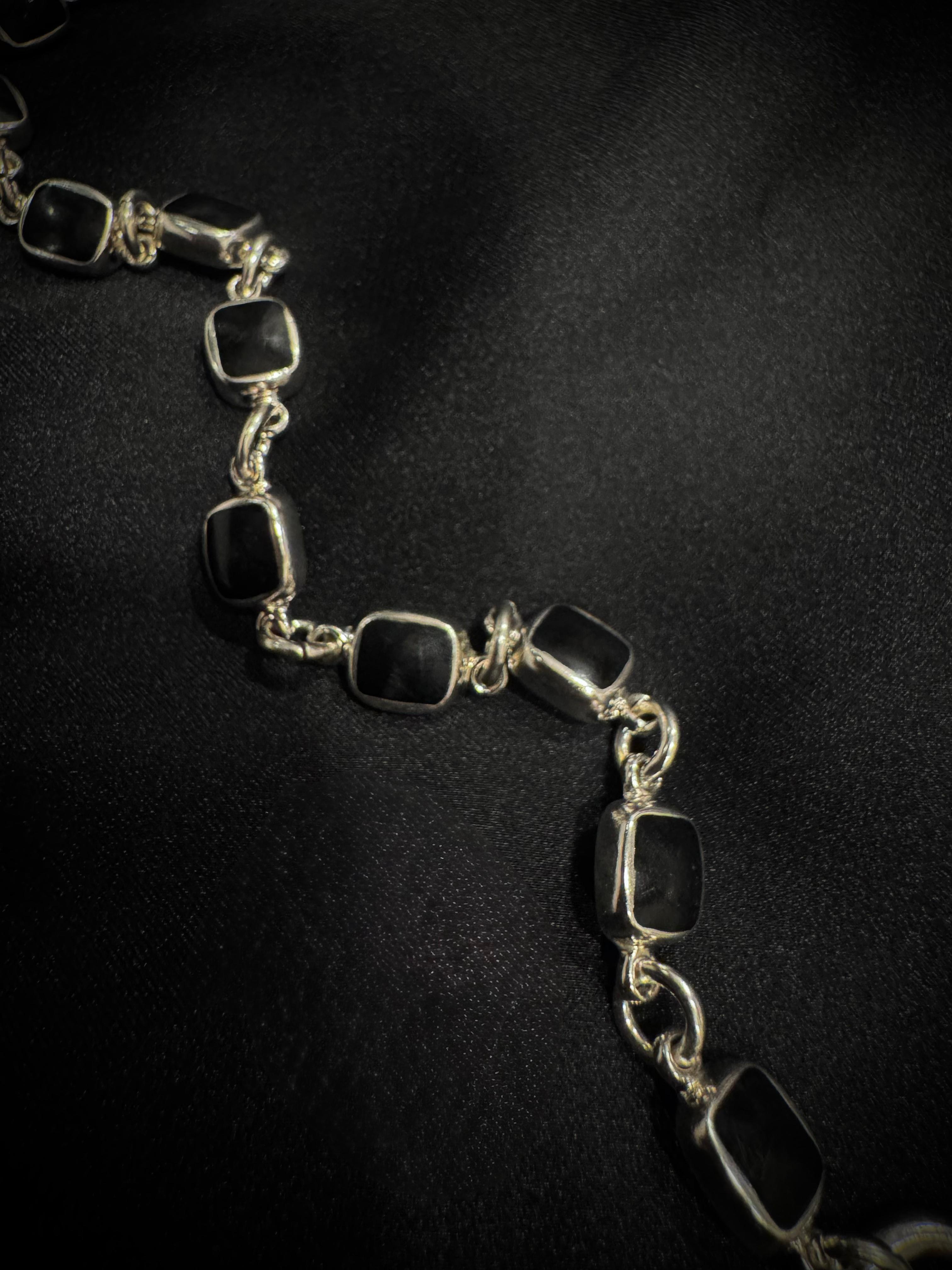 PULSO VINTAGE NEGRO HANDMADE