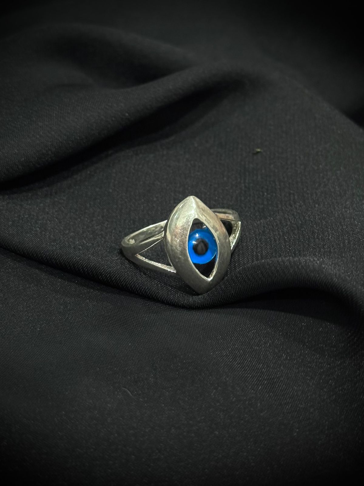 SOLITARIO MIRADA AZUL