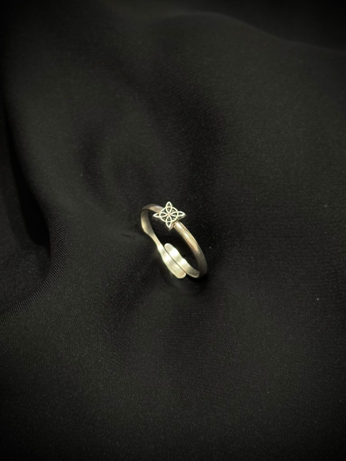 ANILLO NUDO DE BRUJA