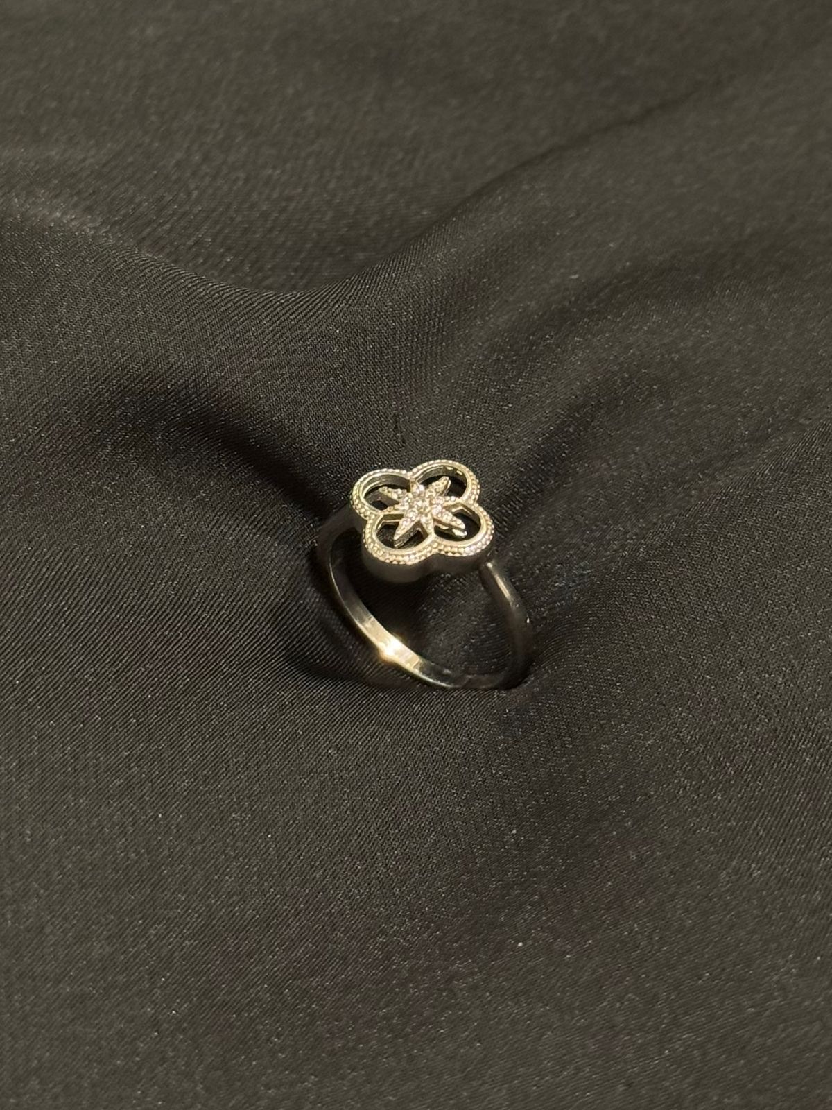 ANILLO LUXURY TREBOL NEGRO