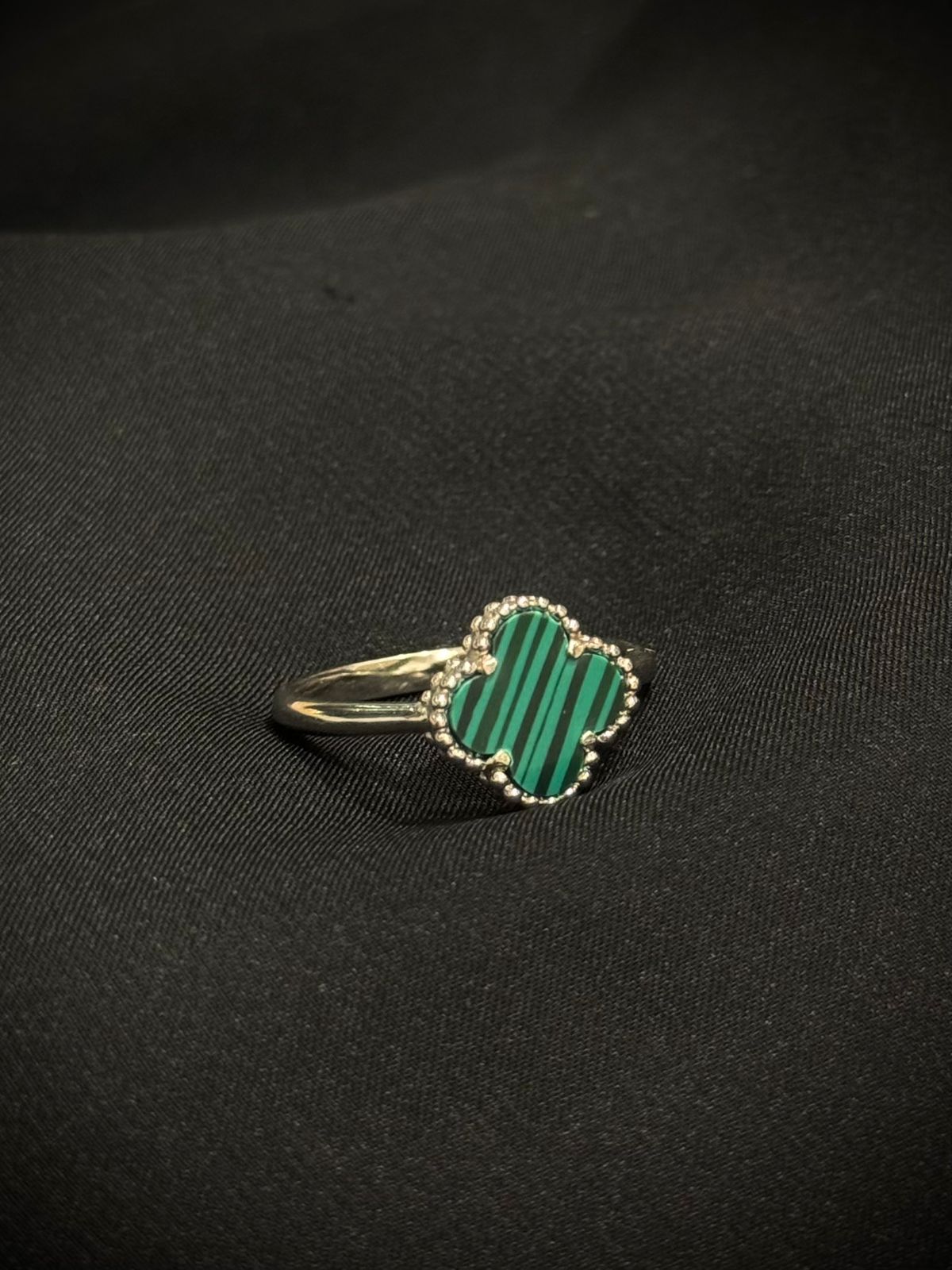 ANILLO TRÉBOL CLÁSICO  GRANDE VERDE