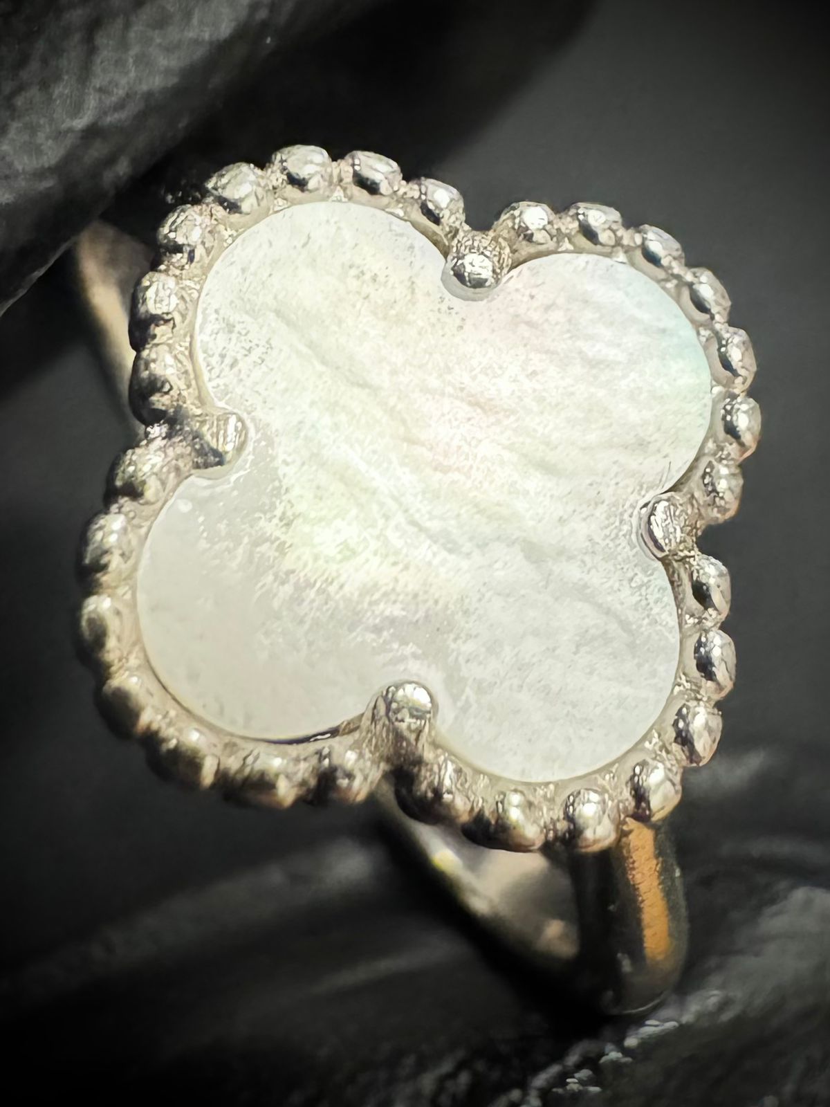 ANILLO TRÉBOL BLANCO  GRANDE CLÁSICO
