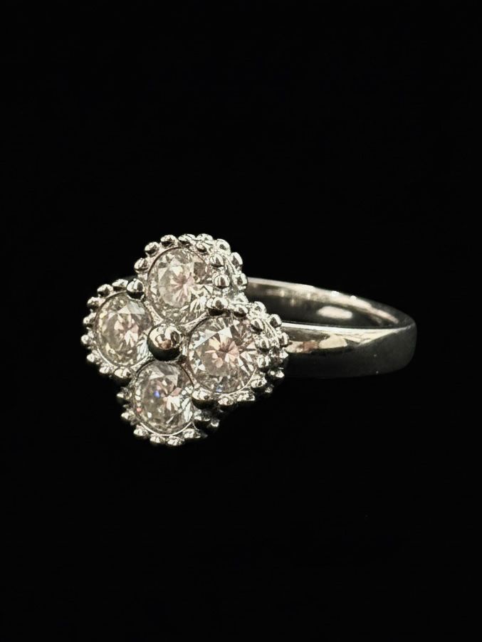 ANILLO TREBOL MOISSANITAS