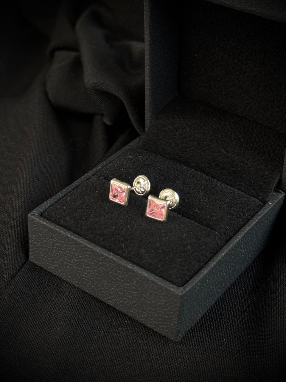 TOPOS CUADRADO ROSA 1.01gr / PLATA (Joya)