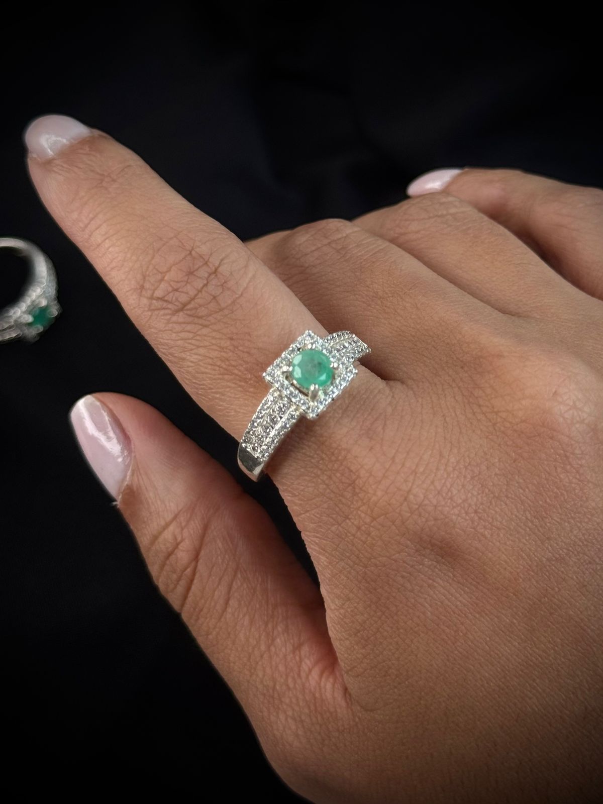 SOLITARIO DAFNE ESMERALDA 4gr / TALLA 9 / PLATA (Joya)