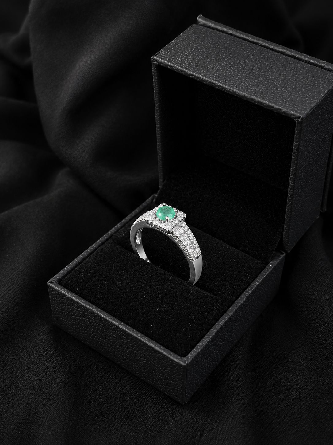 SOLITARIO DAFNE ESMERALDA 3.82gr / TALLA 8 / PLATA (Joya)