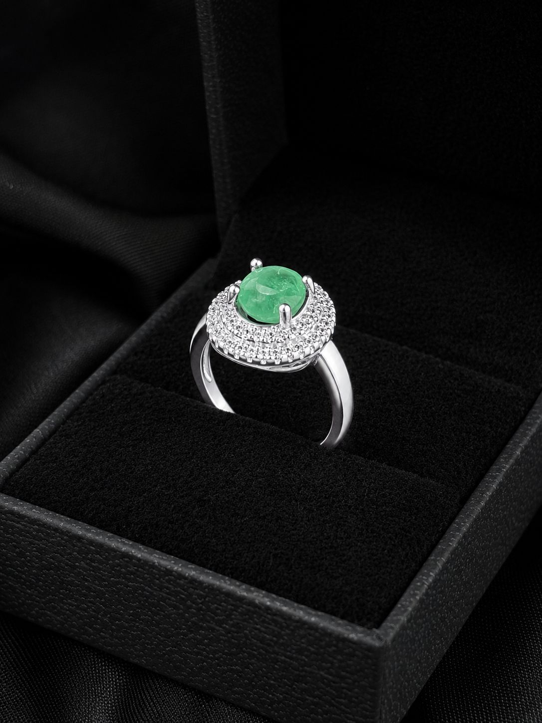 SOLITARIO FRIDA ESMERALDA 3.48gr / TALLA 4 1/2 / PLATA (Joya)