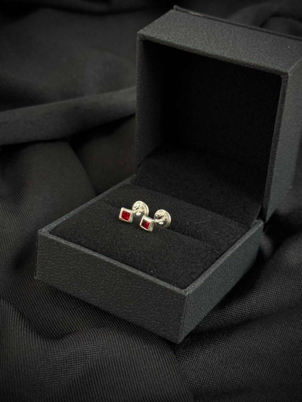 TOPOS CUADRADO MINI ROJO 0.55gr / PLATA (Joya)