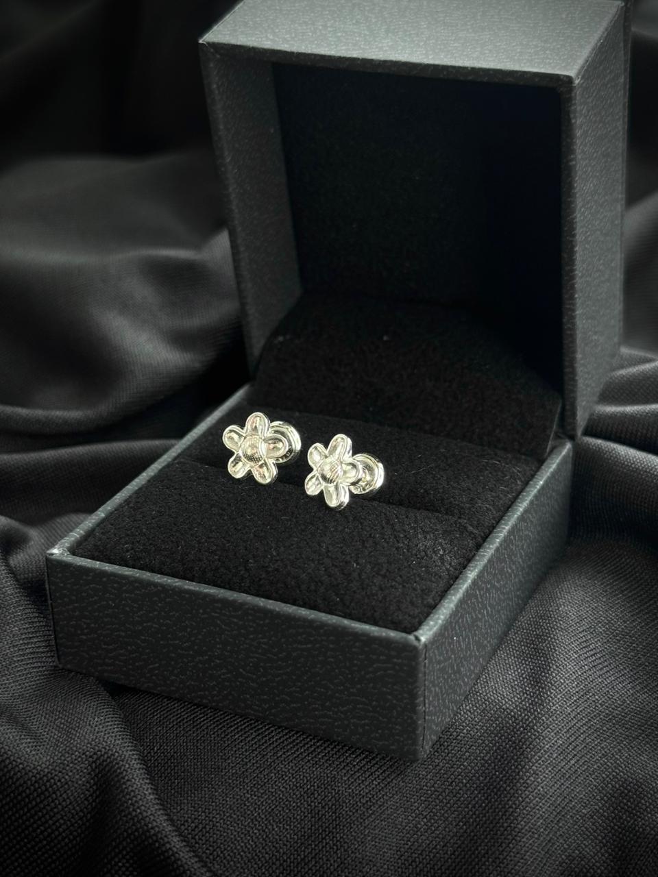TOPOS FLOR 0.69gr / PLATA (Joya)