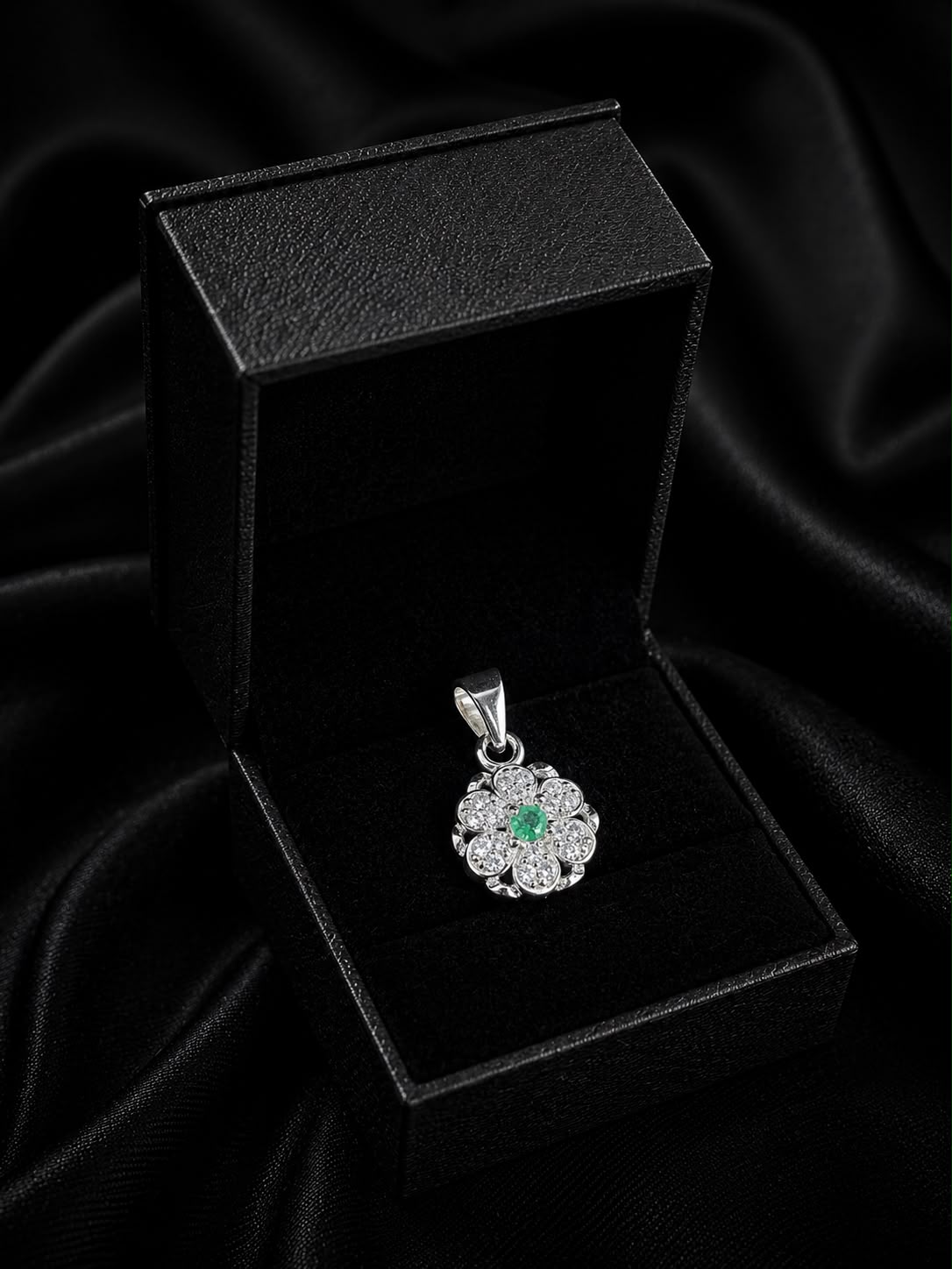 SET FLORA ESMERALDA 2.16gr / PLATA (Joya)