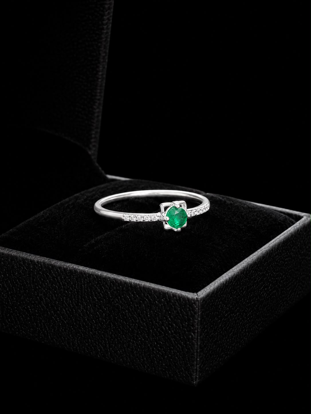 SOLITARIO ABBIE ESMERALDA 1.01gr / TALLA 4 1/2 / PLATA (Joya)