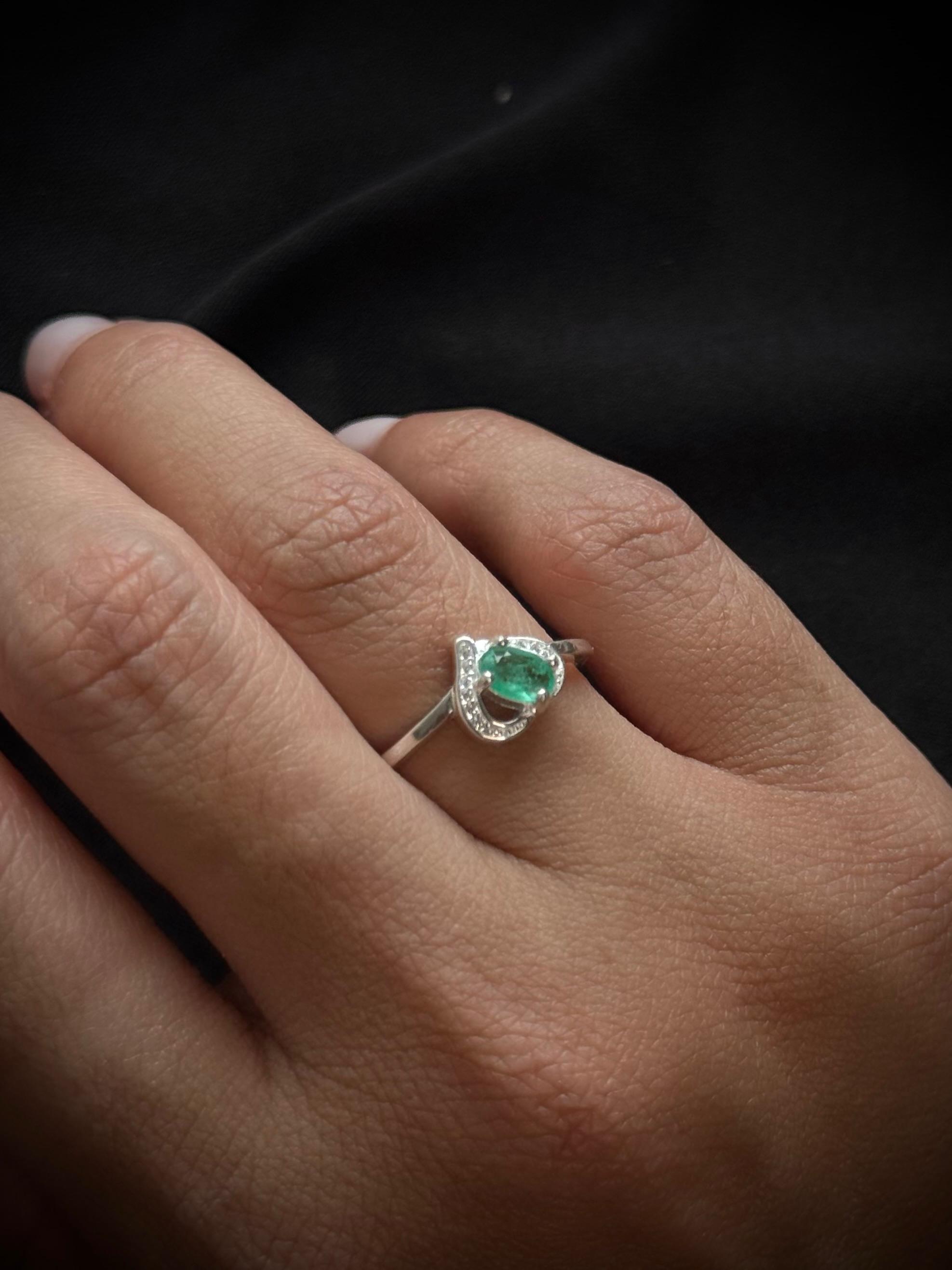 SOLITARIO JULIA ESMERALDA 1.77gr / TALLA 6 3/4 / PLATA (Joya)