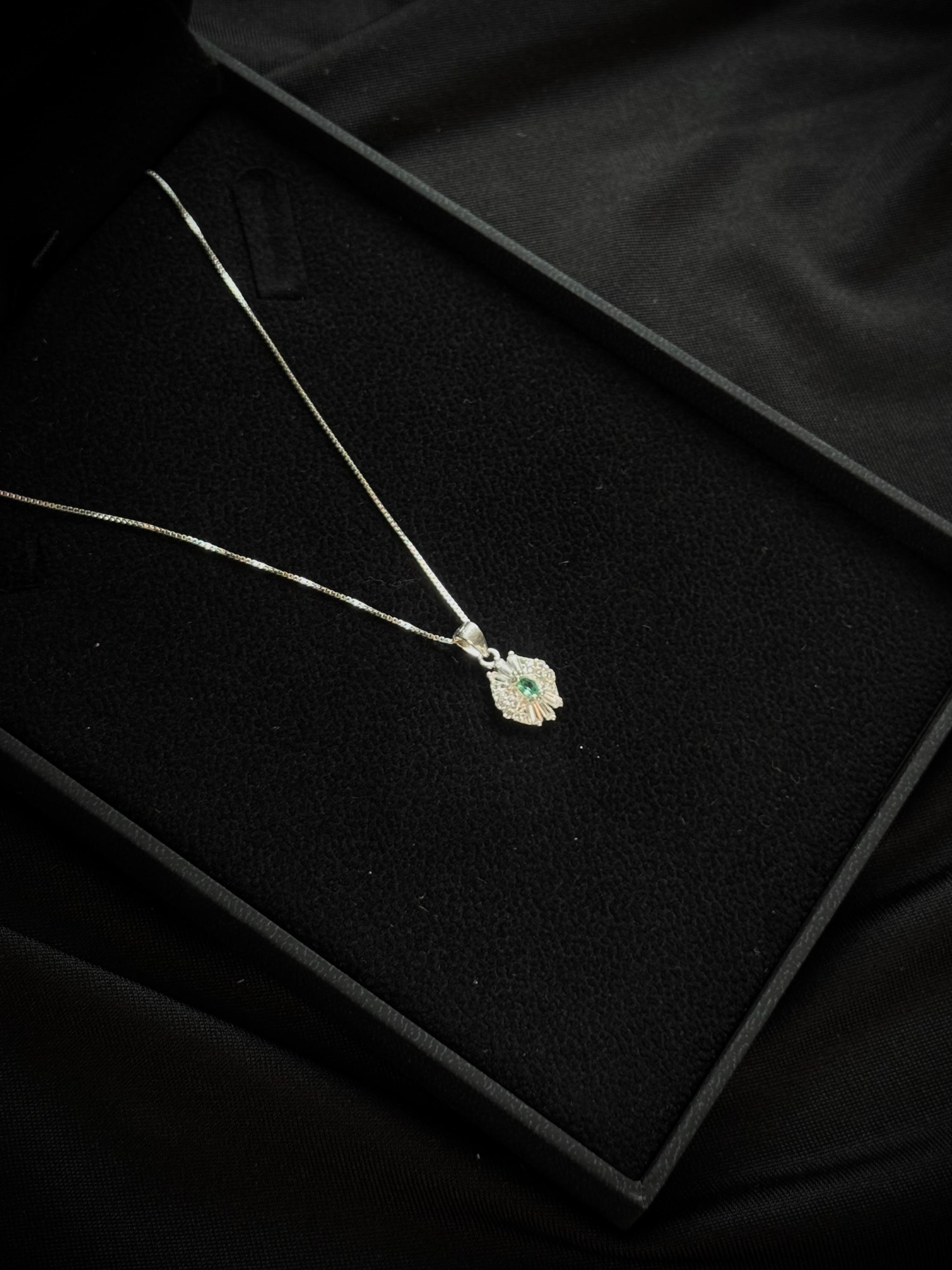 CADENA ABANICO ESMERALDA 2.1gr / 40cm / PLATA (Joya)