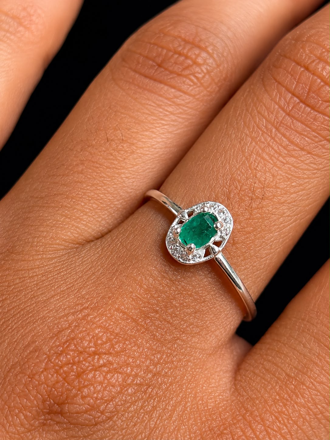 SOLITARIO REGINA ESMERALDA 1.01gr / TALLA 7 / PLATA (Joya)
