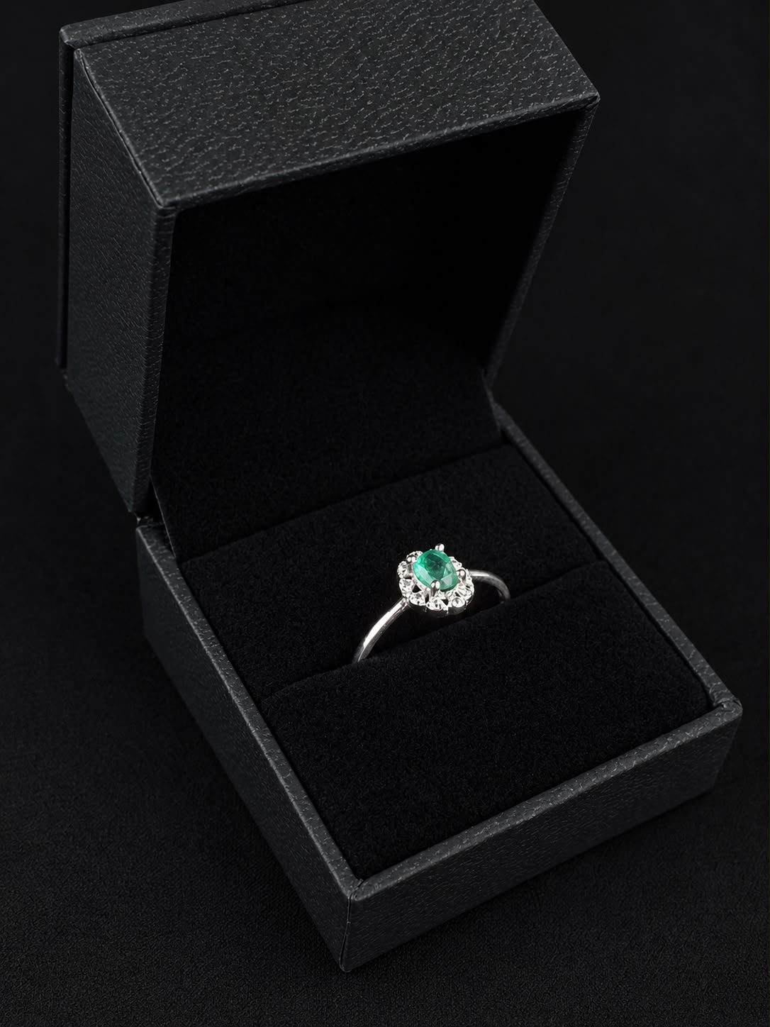 SOLITARIO OLIVIA ESMERALDA 1.13gr / TALLA 9 / PLATA (Joya)