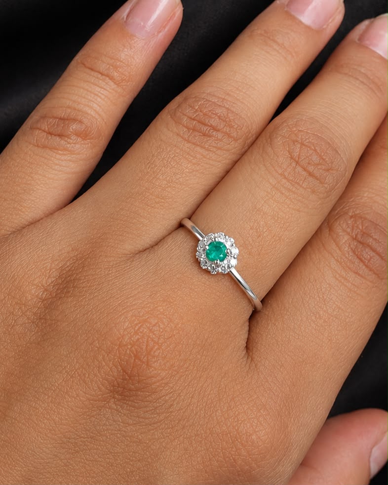 SOLITARIO GALA ESMERALDA 1.07gr / TALLA 7 1/2 / PLATA (Joya)