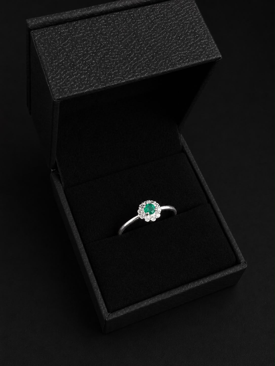 SOLITARIO GALA ESMERALDA 1.07gr / TALLA 7 1/2 / PLATA (Joya)