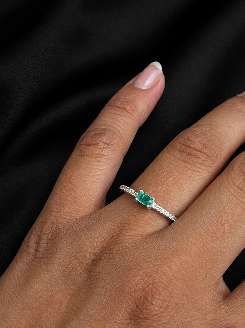 SOLITARIO INES ESMERALDA 1.82gr / TALLA 7 / PLATA (Joya)