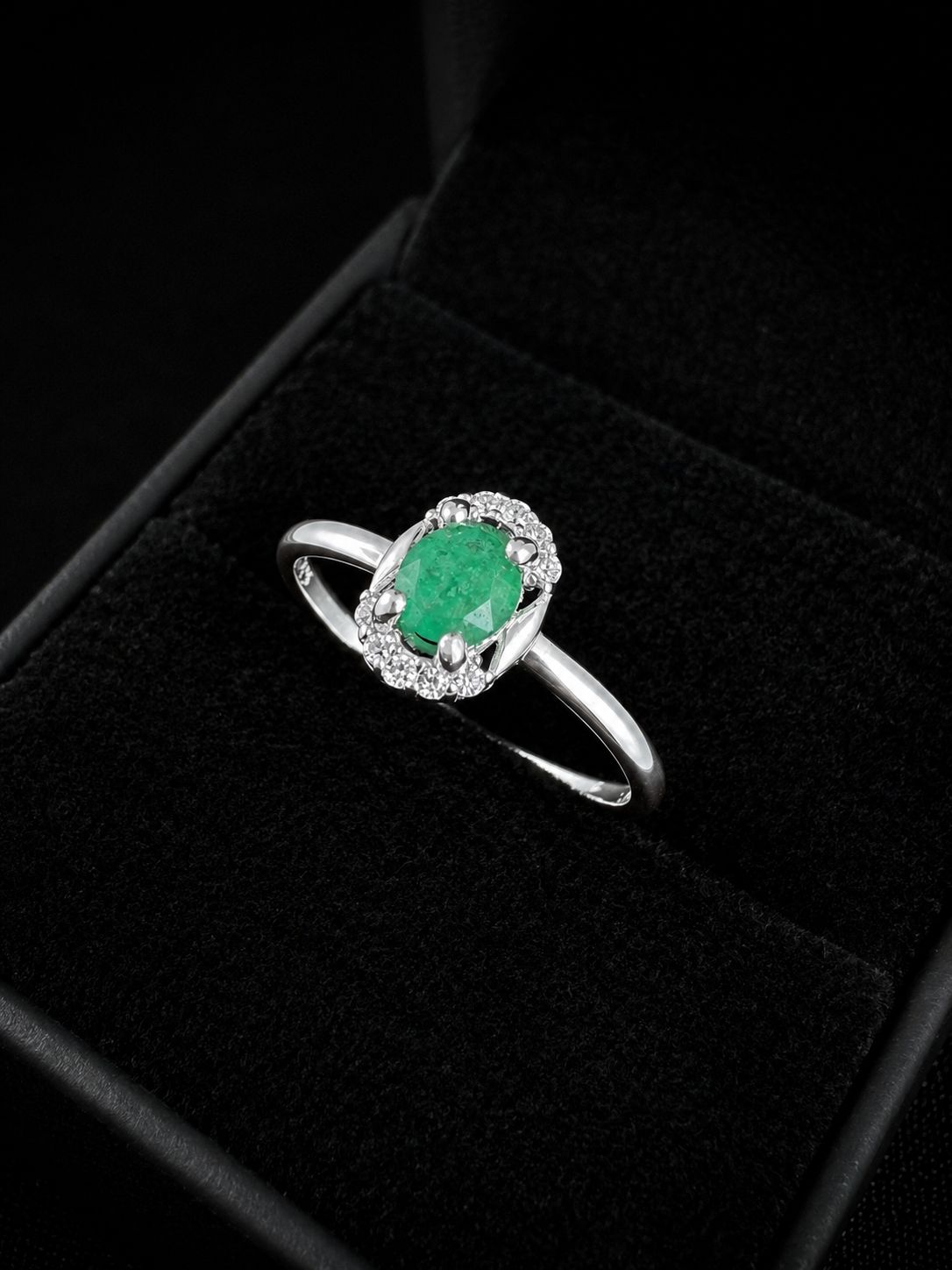 SOLITARIO DARA ESMERALDA 1.05gr / TALLA 6 1/2 / PLATA (Joya)
